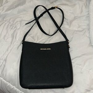 Michael Kors Jet Set Messenger Bag